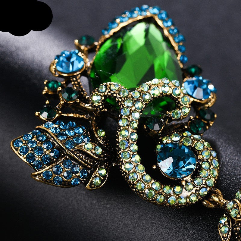 Vintage Court Crystal Pendant Brooch Coat Accessories