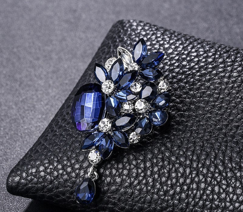 Vintage Court Crystal Pendant Brooch Coat Accessories