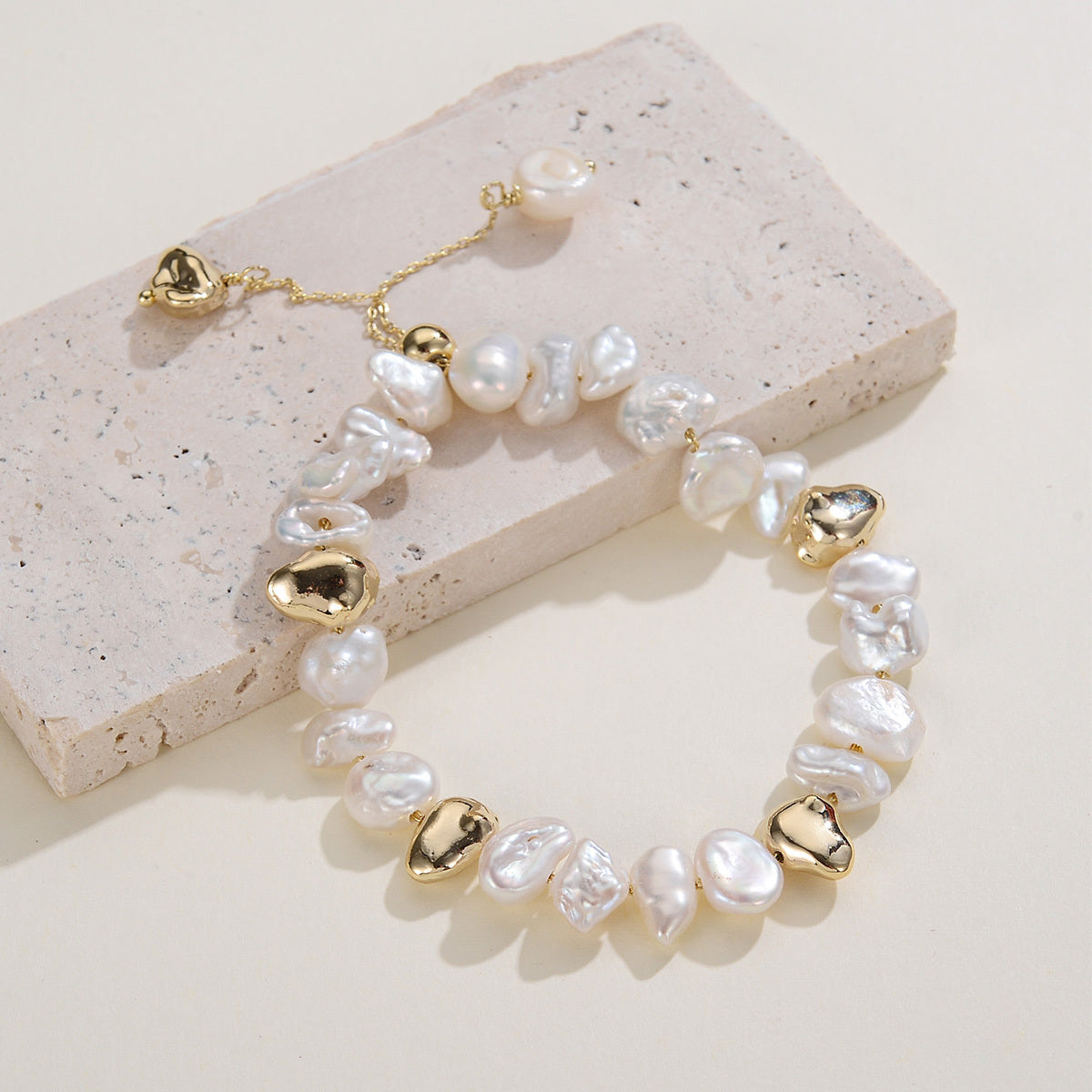 European And American Vintage Classic Metal Pearl Bracelet