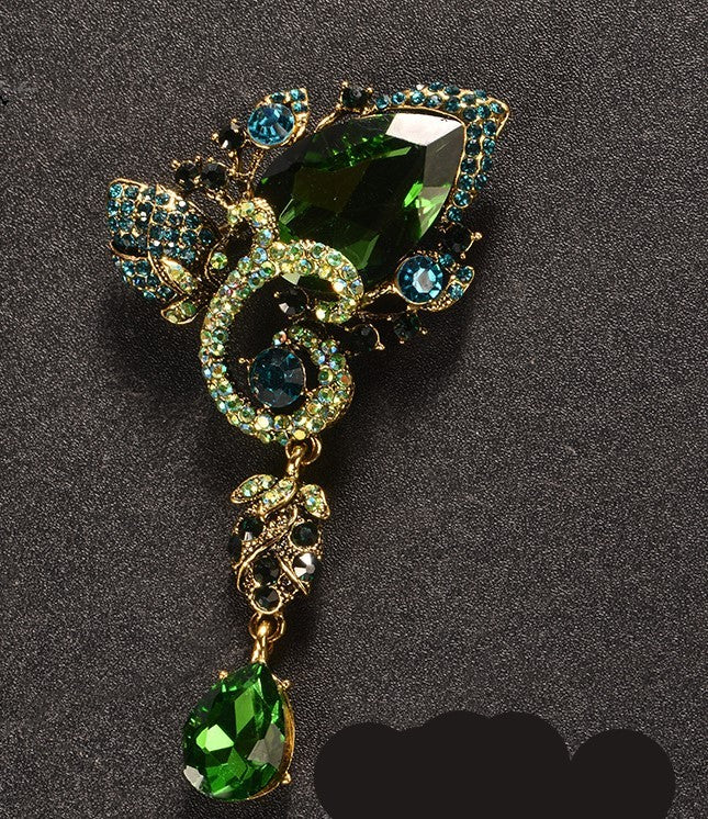 Vintage Court Crystal Pendant Brooch Coat Accessories